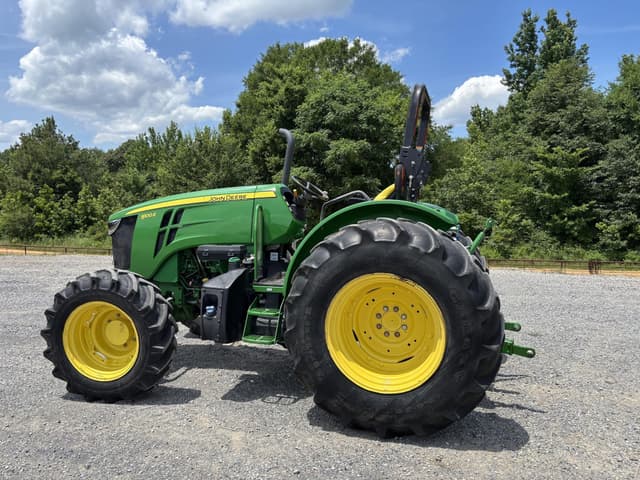 Image of John Deere 5100E equipment image 3