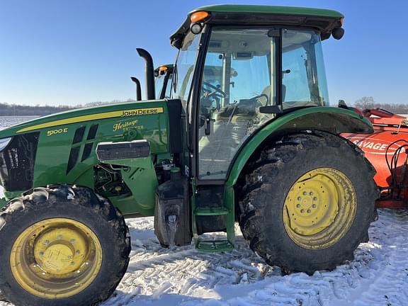 Image of John Deere 5100E equipment image 2