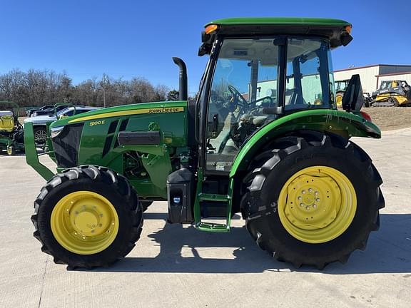 Image of John Deere 5100E equipment image 1