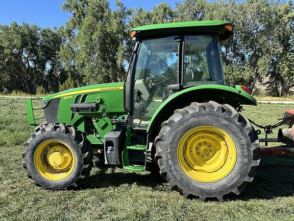 Image of John Deere 5100E equipment image 1