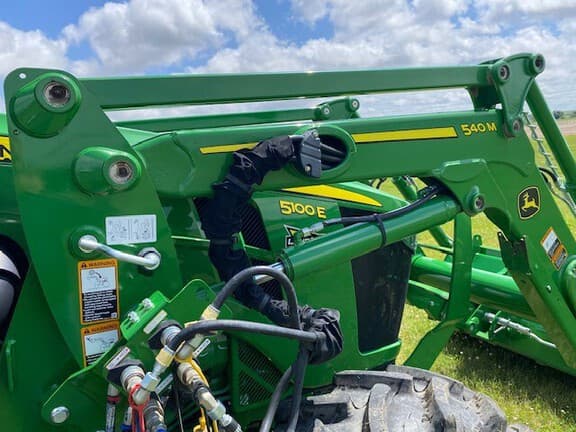 Image of John Deere 5100E equipment image 2