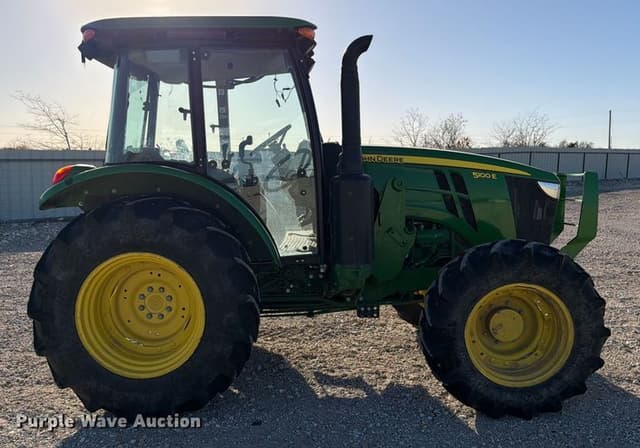 Image of John Deere 5100E equipment image 3