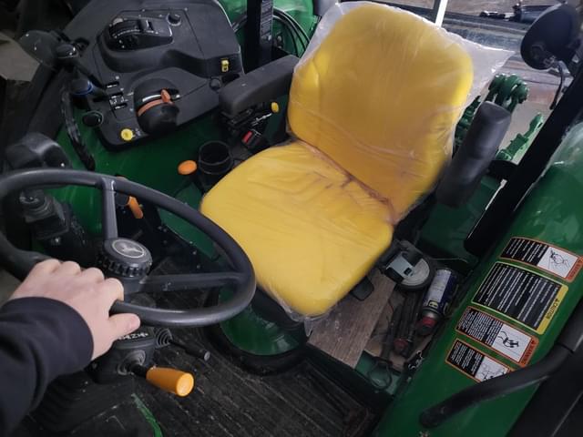 Image of John Deere 5100M equipment image 4