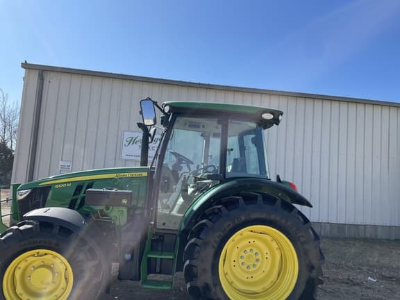 Image of John Deere 5100M equipment image 4