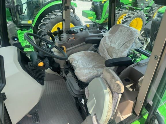 Image of John Deere 5100M equipment image 3