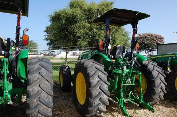Image of John Deere 5105M equipment image 4