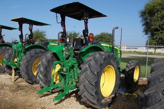 Image of John Deere 5105M equipment image 2