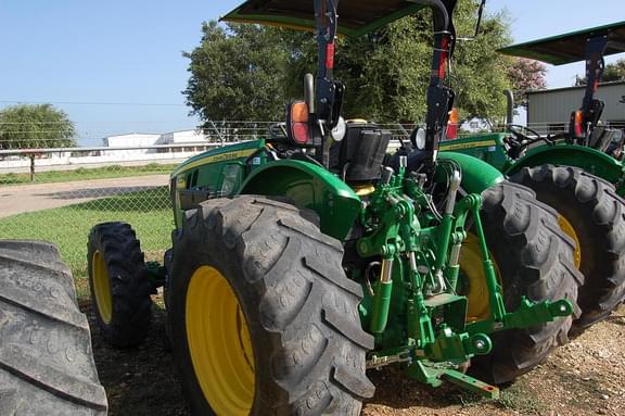 Image of John Deere 5105M equipment image 2