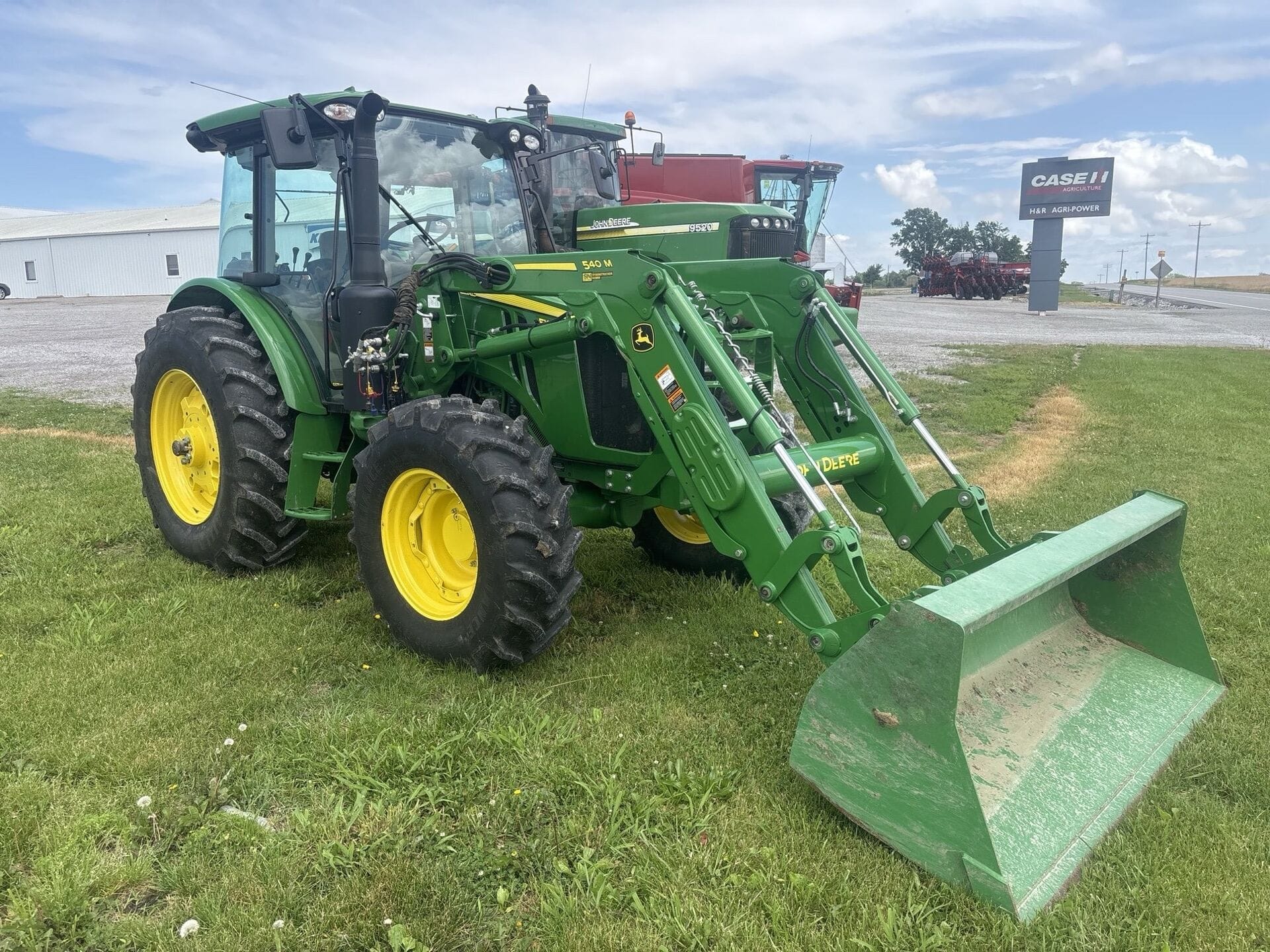 2023 John Deere 5105M Equipment Image0
