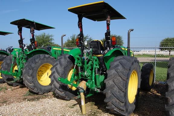Image of John Deere 5105M equipment image 1