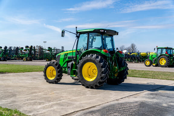 Image of John Deere 5105M equipment image 2