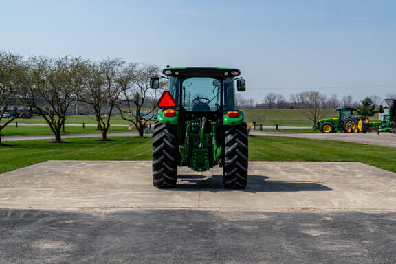 Image of John Deere 5105M equipment image 3