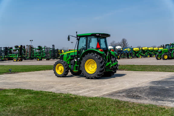 Image of John Deere 5105M equipment image 2