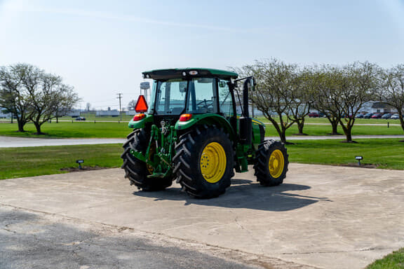 Image of John Deere 5105M equipment image 4