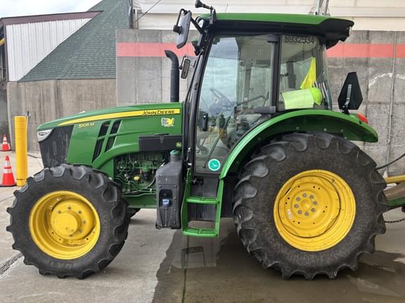 Image of John Deere 5105M equipment image 2