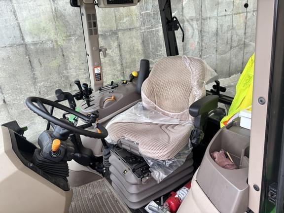 Image of John Deere 5105M equipment image 3