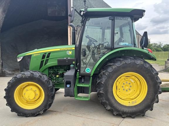 Image of John Deere 5105M equipment image 3