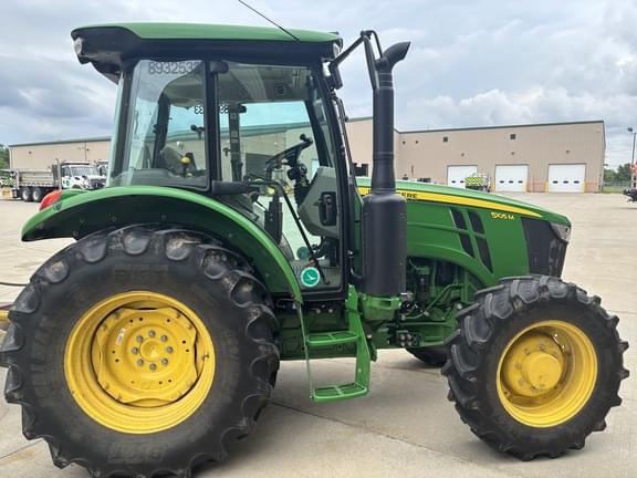 Image of John Deere 5105M equipment image 2