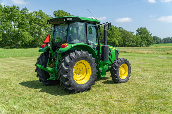 Image of John Deere 5105M equipment image 4