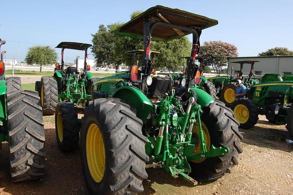 Image of John Deere 5105M equipment image 2