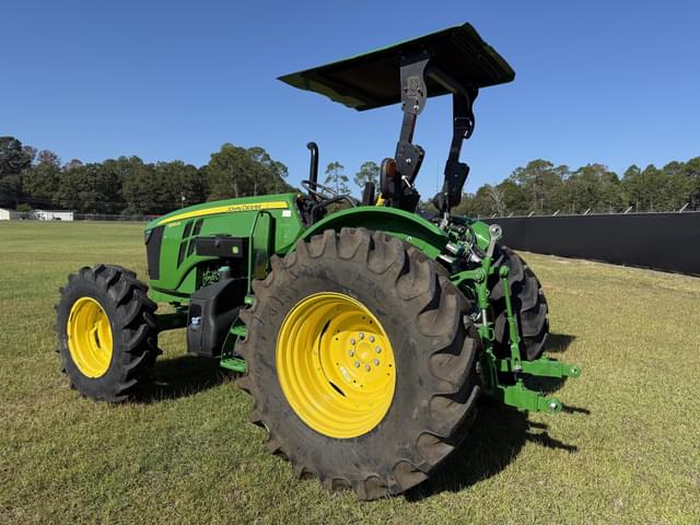 Image of John Deere 5105M equipment image 2