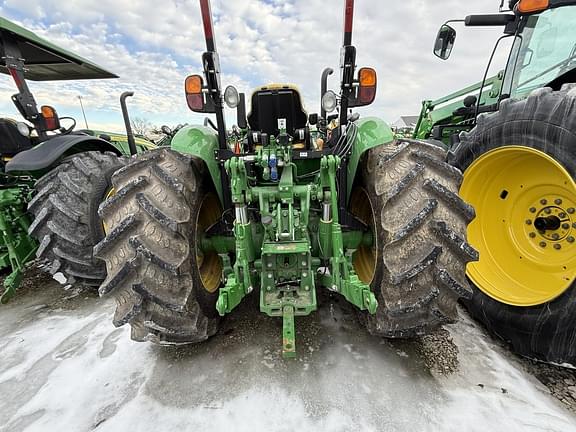 Image of John Deere 5105M equipment image 2