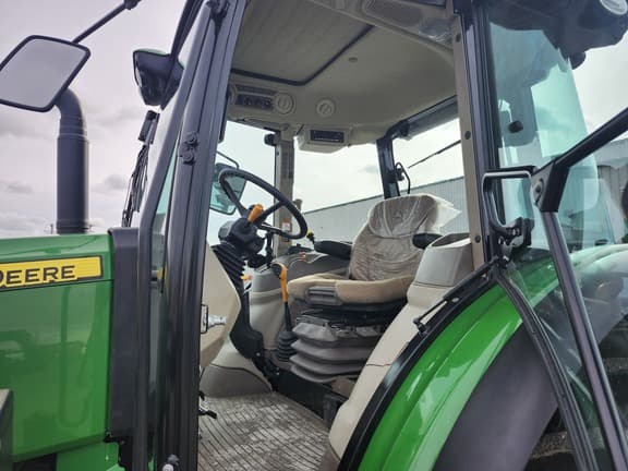 Image of John Deere 5105M equipment image 1