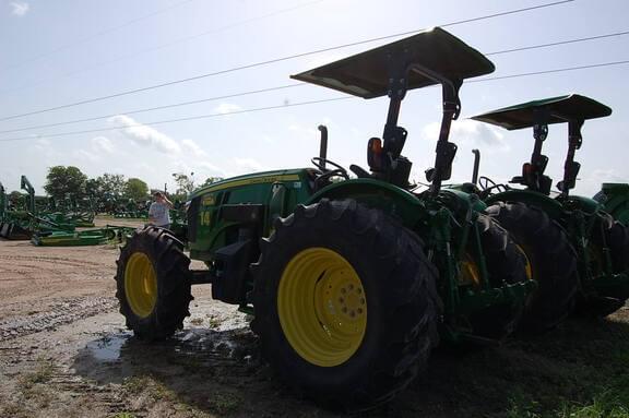 Image of John Deere 5105M equipment image 2