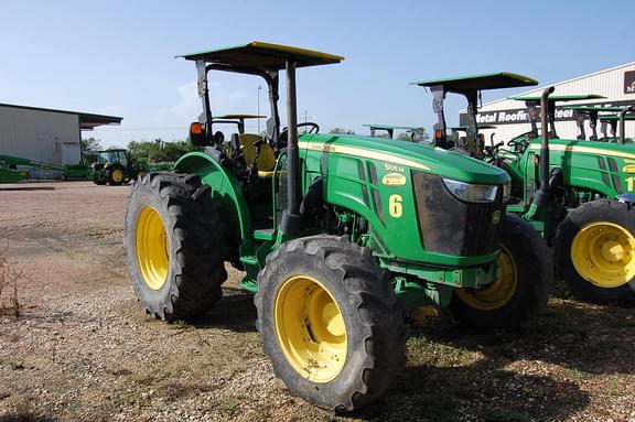 Image of John Deere 5105M equipment image 3