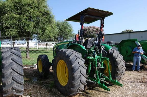 Image of John Deere 5105M equipment image 4