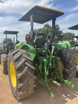 Image of John Deere 5105M equipment image 2