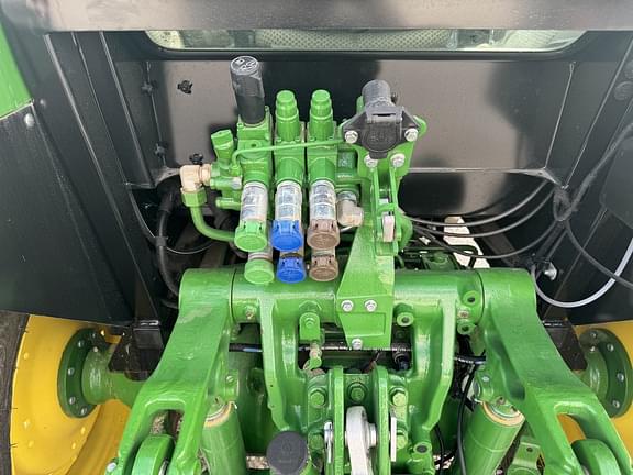 Image of John Deere 5105M equipment image 3