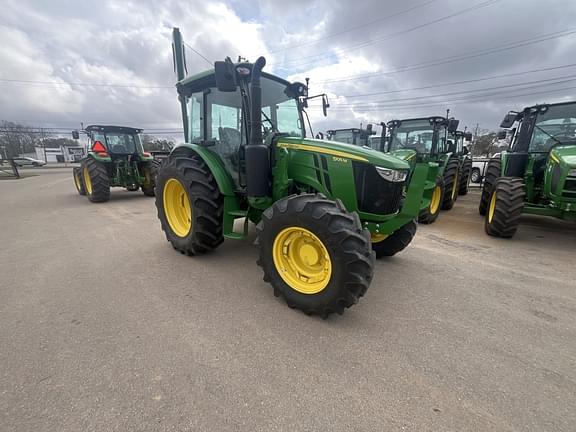 Image of John Deere 5105M equipment image 2