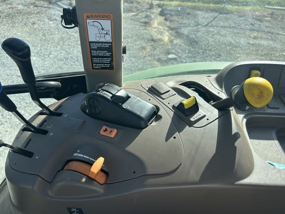 Image of John Deere 5115M equipment image 4