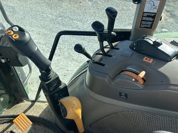 Image of John Deere 5115M equipment image 3