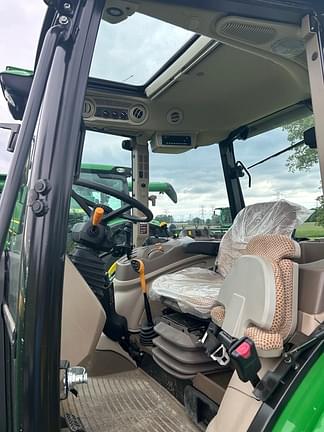 Image of John Deere 5120M equipment image 2