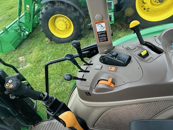 Image of John Deere 5120M equipment image 4
