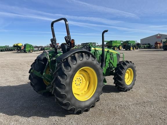 Image of John Deere 5120M equipment image 4