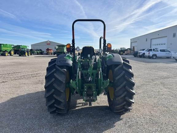 Image of John Deere 5120M equipment image 3