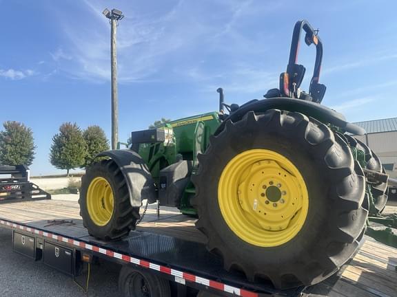 Image of John Deere 5120M equipment image 3