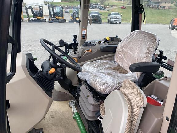 Image of John Deere 5120M equipment image 4
