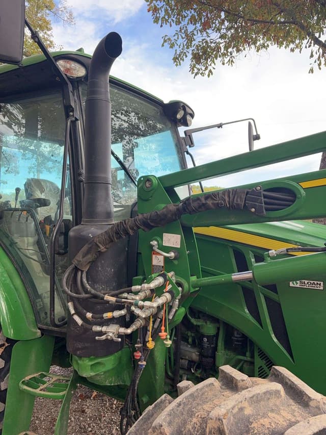 Image of John Deere 5120M equipment image 2