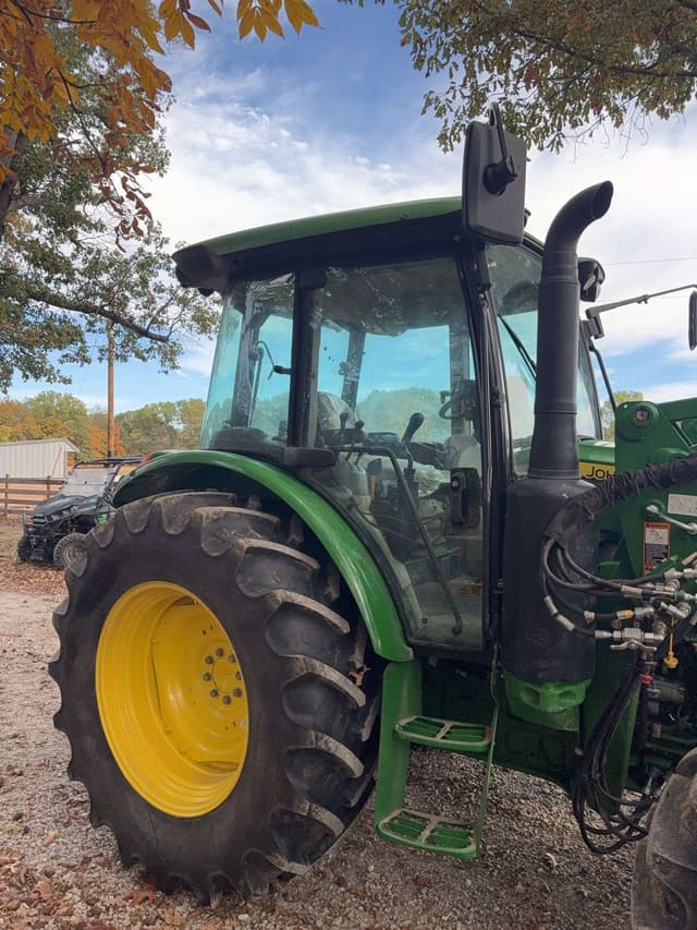 Image of John Deere 5120M equipment image 3