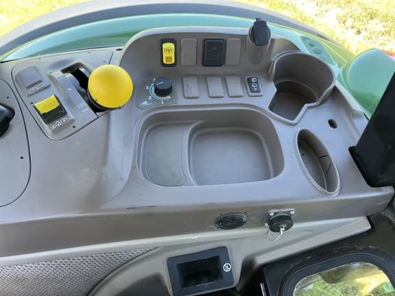 Image of John Deere 5120M equipment image 4