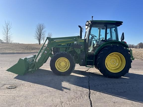 Image of John Deere 5120M equipment image 3