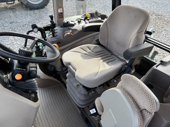 Image of John Deere 5120M equipment image 3