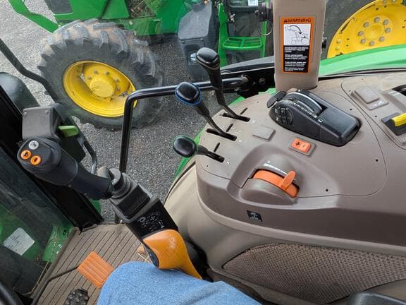 Image of John Deere 5125M equipment image 4