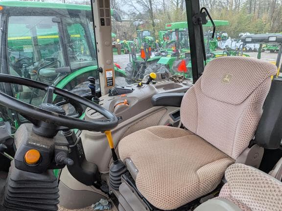 Image of John Deere 5125M equipment image 3