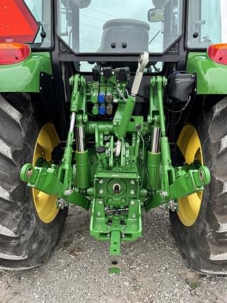 Image of John Deere 5125M equipment image 4