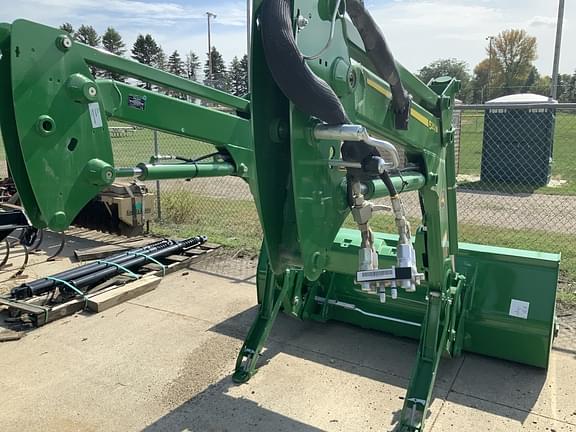 Image of John Deere 520M equipment image 2